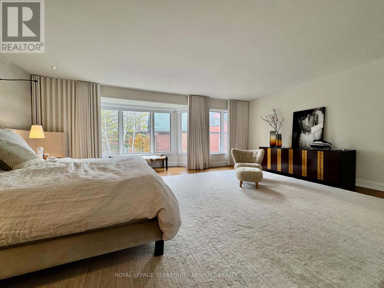 












1 SCARTH ROAD

,
Toronto,




Ontario
M4W2S5

