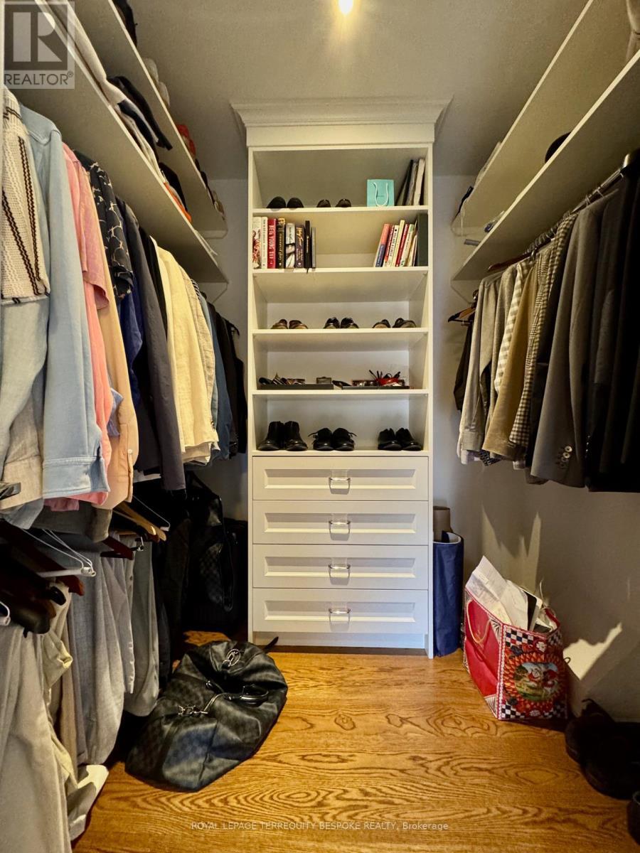 












1 SCARTH ROAD

,
Toronto,




Ontario
M4W2S5

