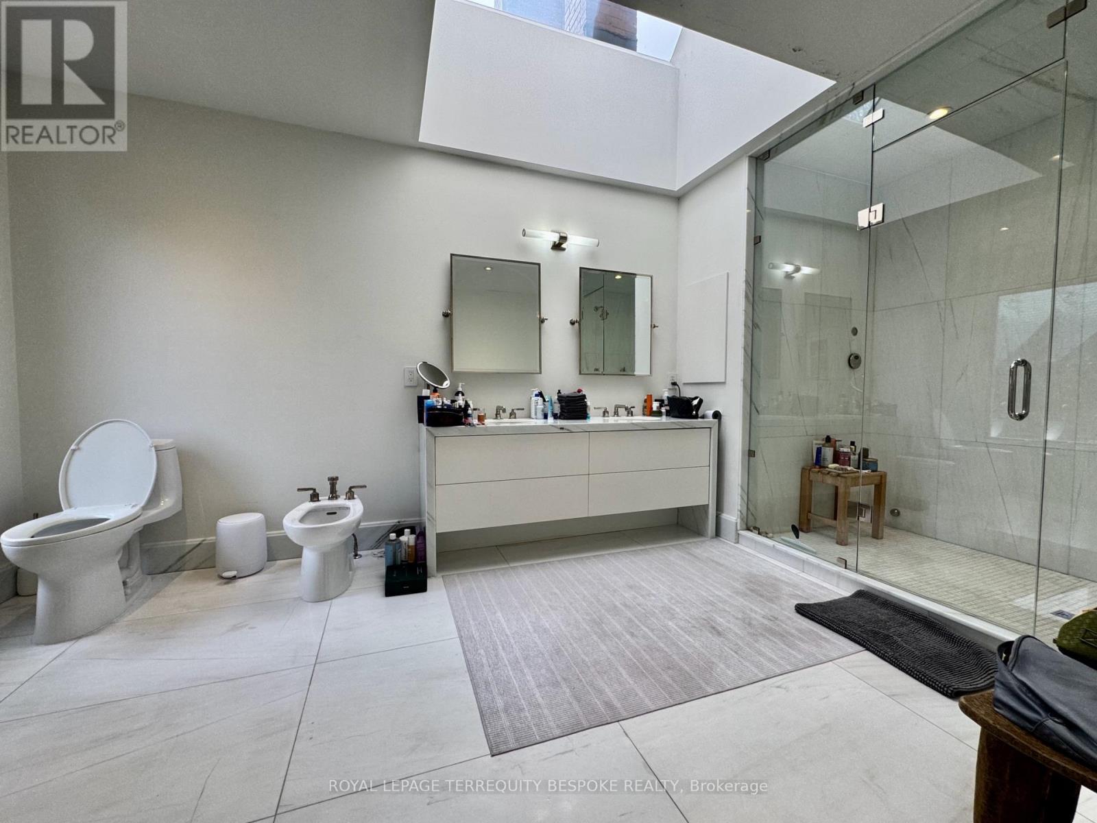 












1 SCARTH ROAD

,
Toronto,




Ontario
M4W2S5

