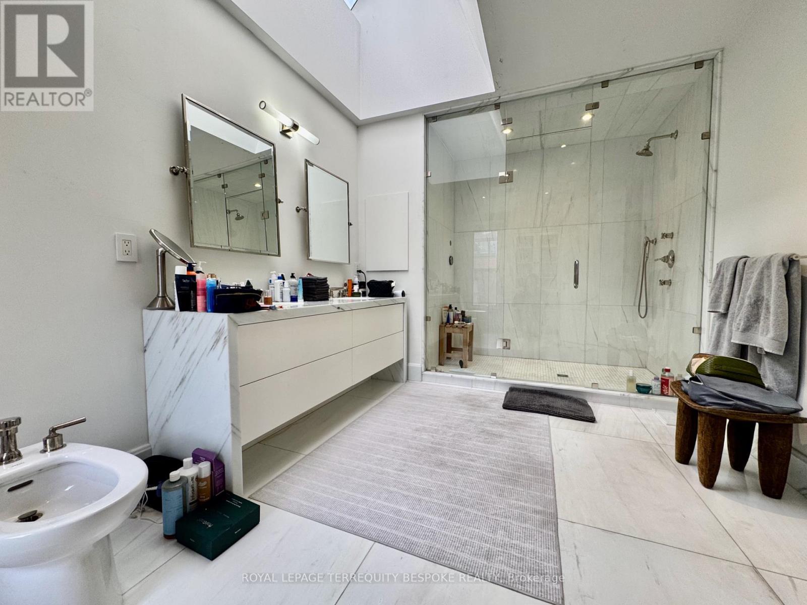 












1 SCARTH ROAD

,
Toronto,




Ontario
M4W2S5

