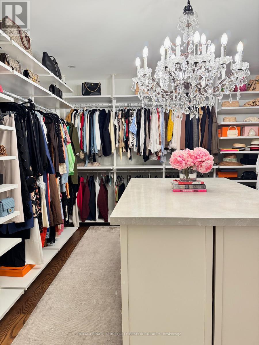 












1 SCARTH ROAD

,
Toronto,




Ontario
M4W2S5

