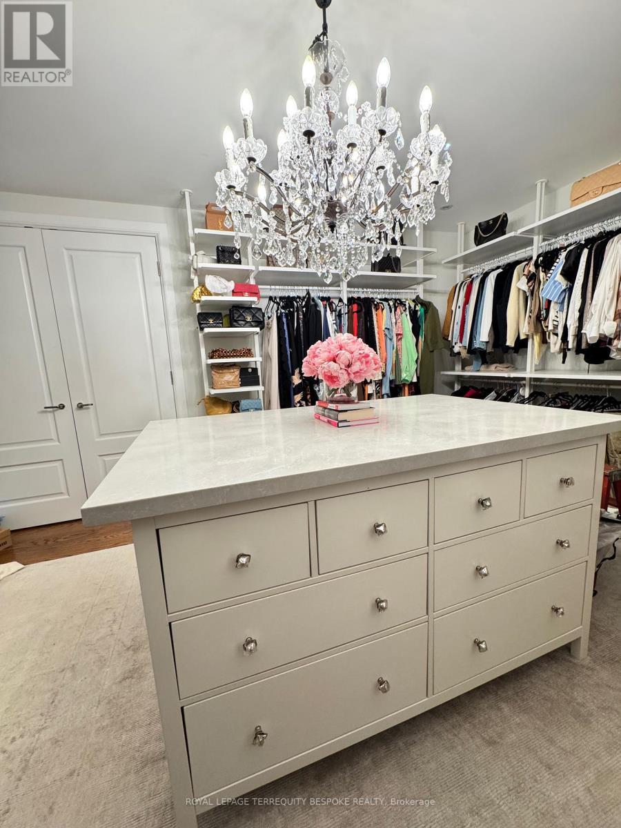 












1 SCARTH ROAD

,
Toronto,




Ontario
M4W2S5

