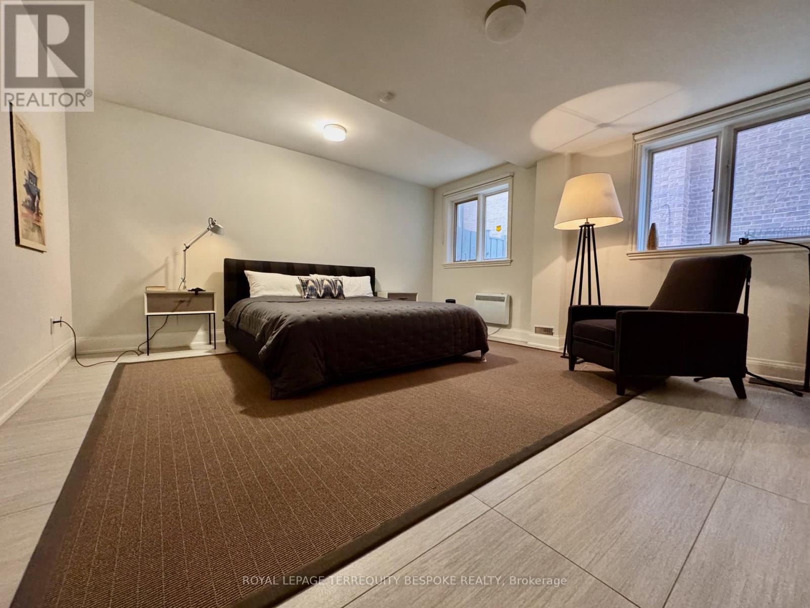 












1 SCARTH ROAD

,
Toronto,




Ontario
M4W2S5

