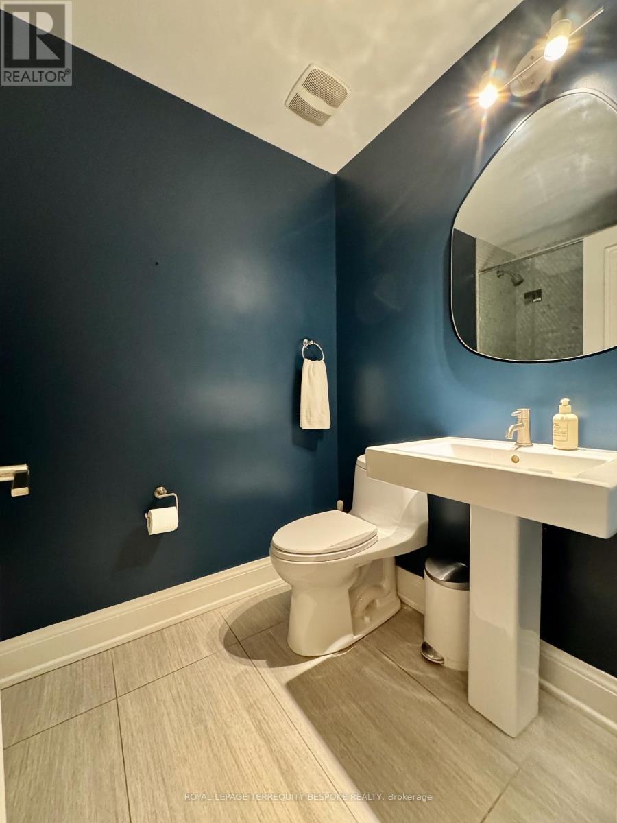 












1 SCARTH ROAD

,
Toronto,




Ontario
M4W2S5

