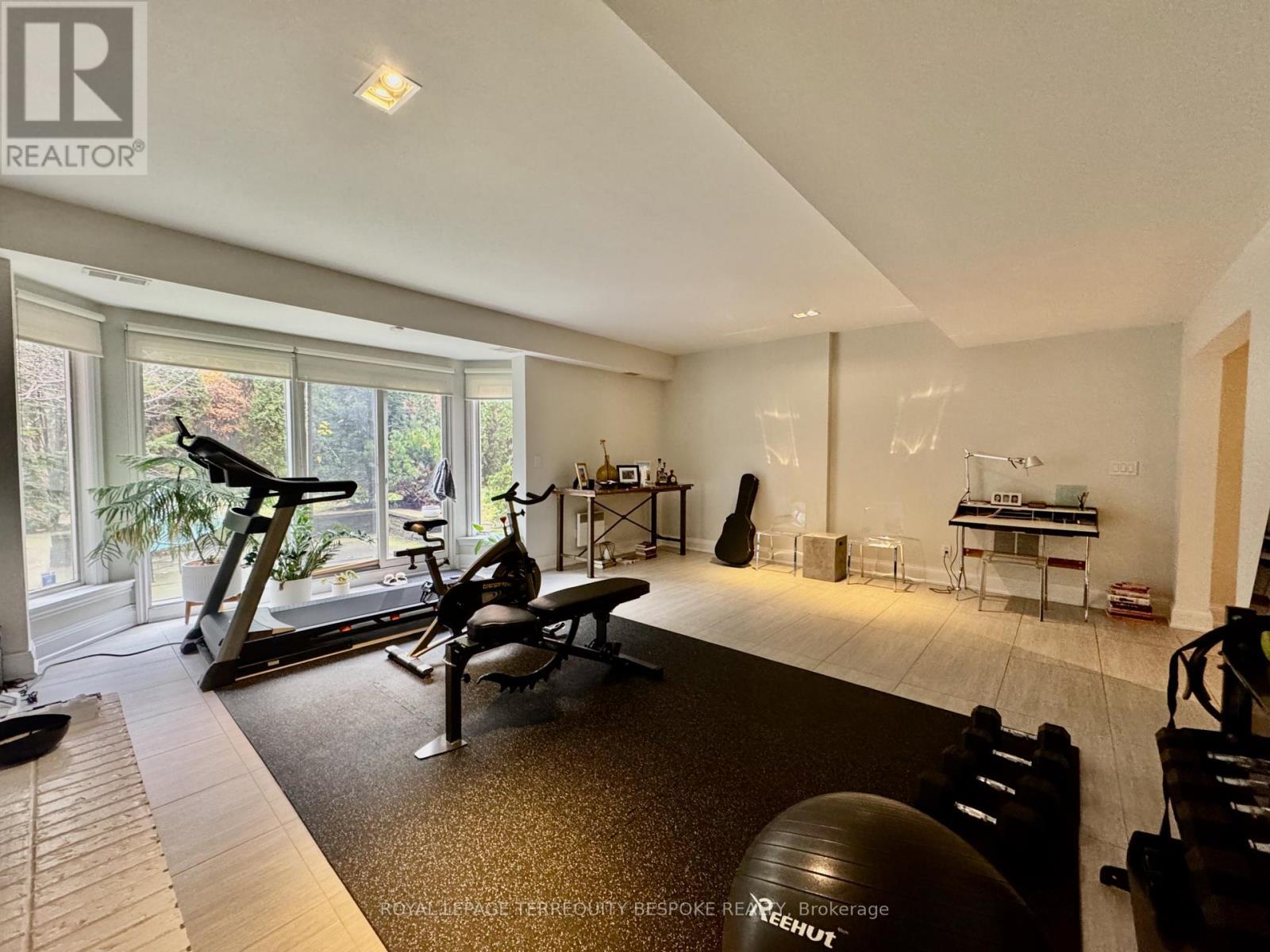 












1 SCARTH ROAD

,
Toronto,




Ontario
M4W2S5

