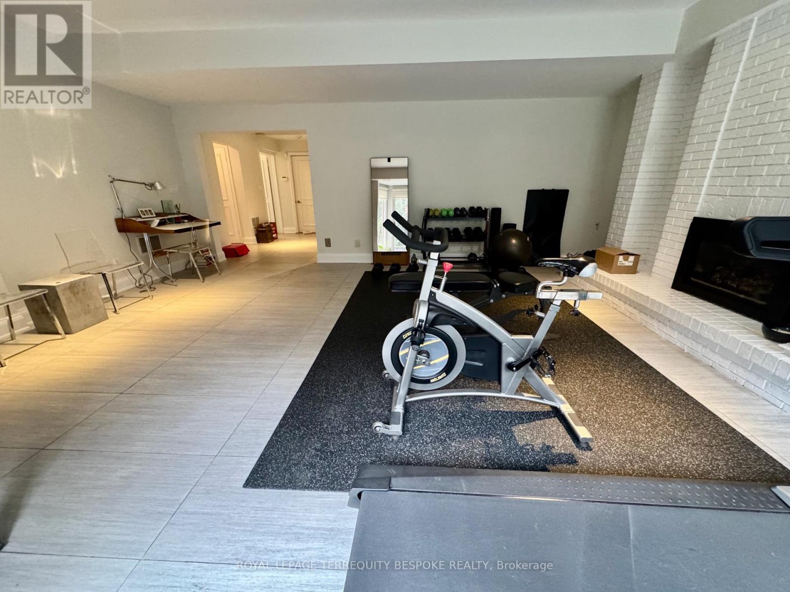 












1 SCARTH ROAD

,
Toronto,




Ontario
M4W2S5

