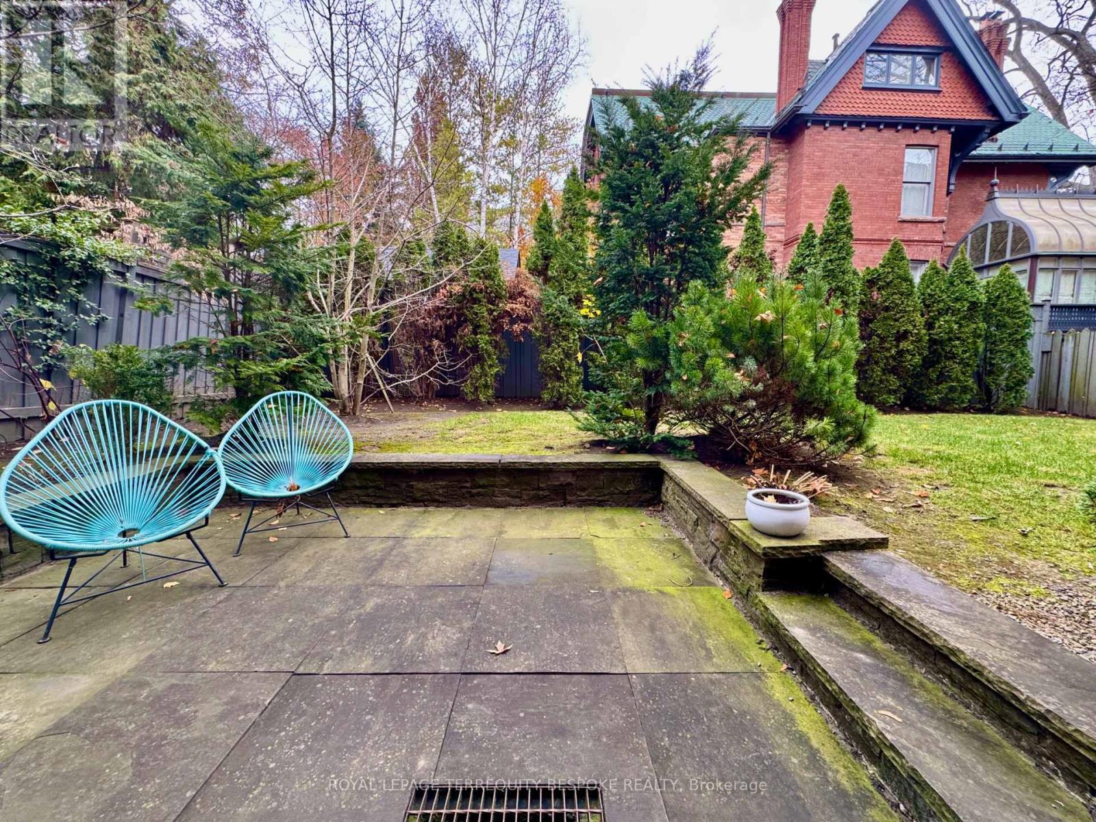 












1 SCARTH ROAD

,
Toronto,




Ontario
M4W2S5

