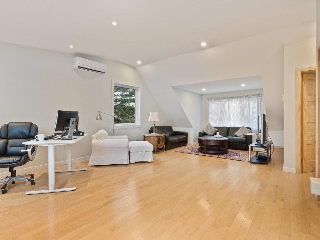 









3090


Rue Mountain View

,
Kirkland,




QC
H9J2H2

