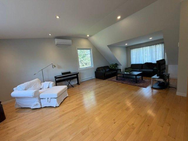









3090


Rue Mountain View

,
Kirkland,




QC
H9J2H2

