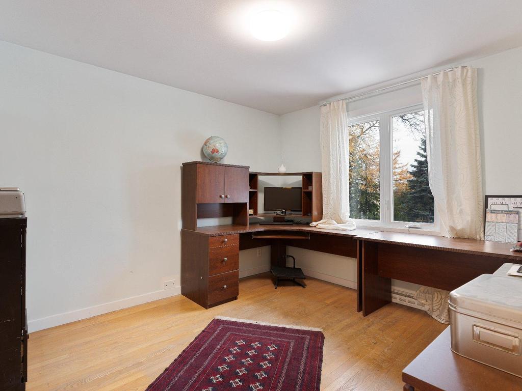 









3090


Rue Mountain View

,
Kirkland,




QC
H9J2H2

