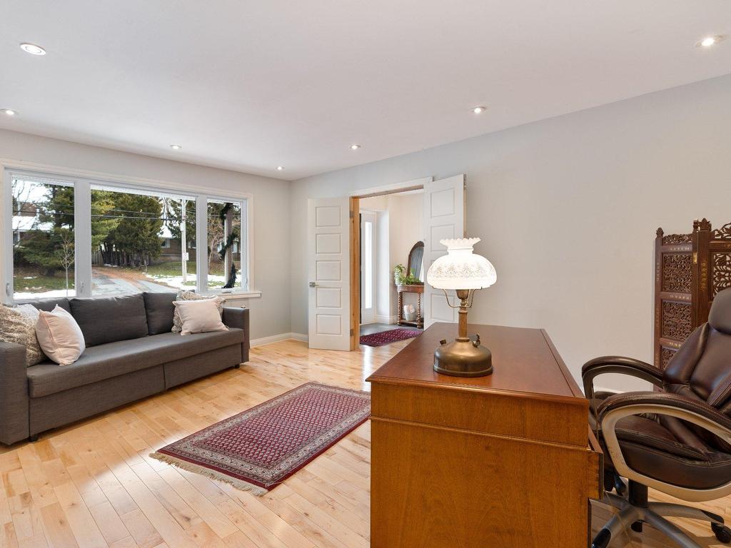 









3090


Rue Mountain View

,
Kirkland,




QC
H9J2H2

