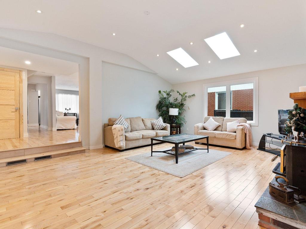









3090


Rue Mountain View

,
Kirkland,




QC
H9J2H2

