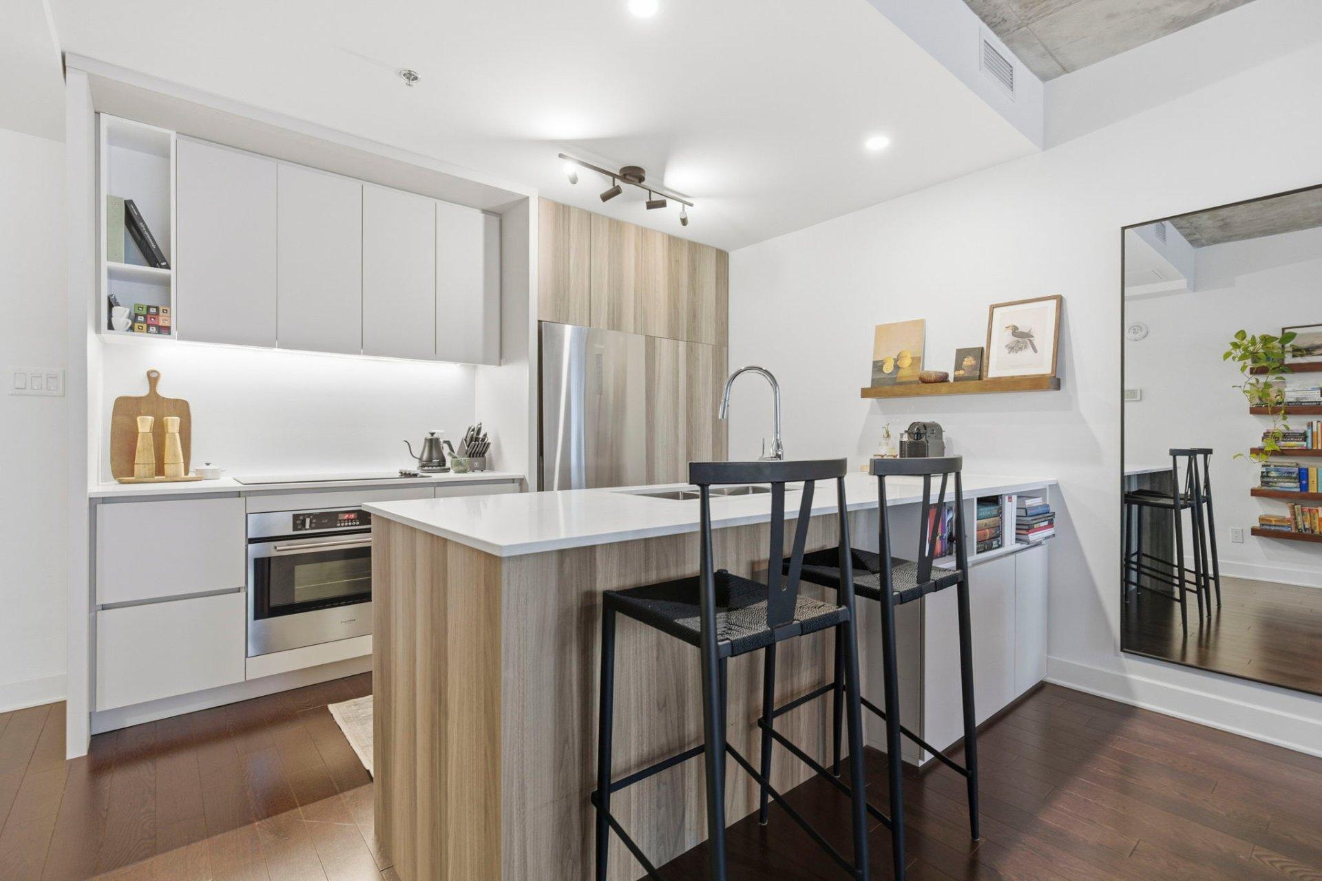 









5905


Boul. du Quartier

, 904,
Brossard,




QC
J4Z0R7

