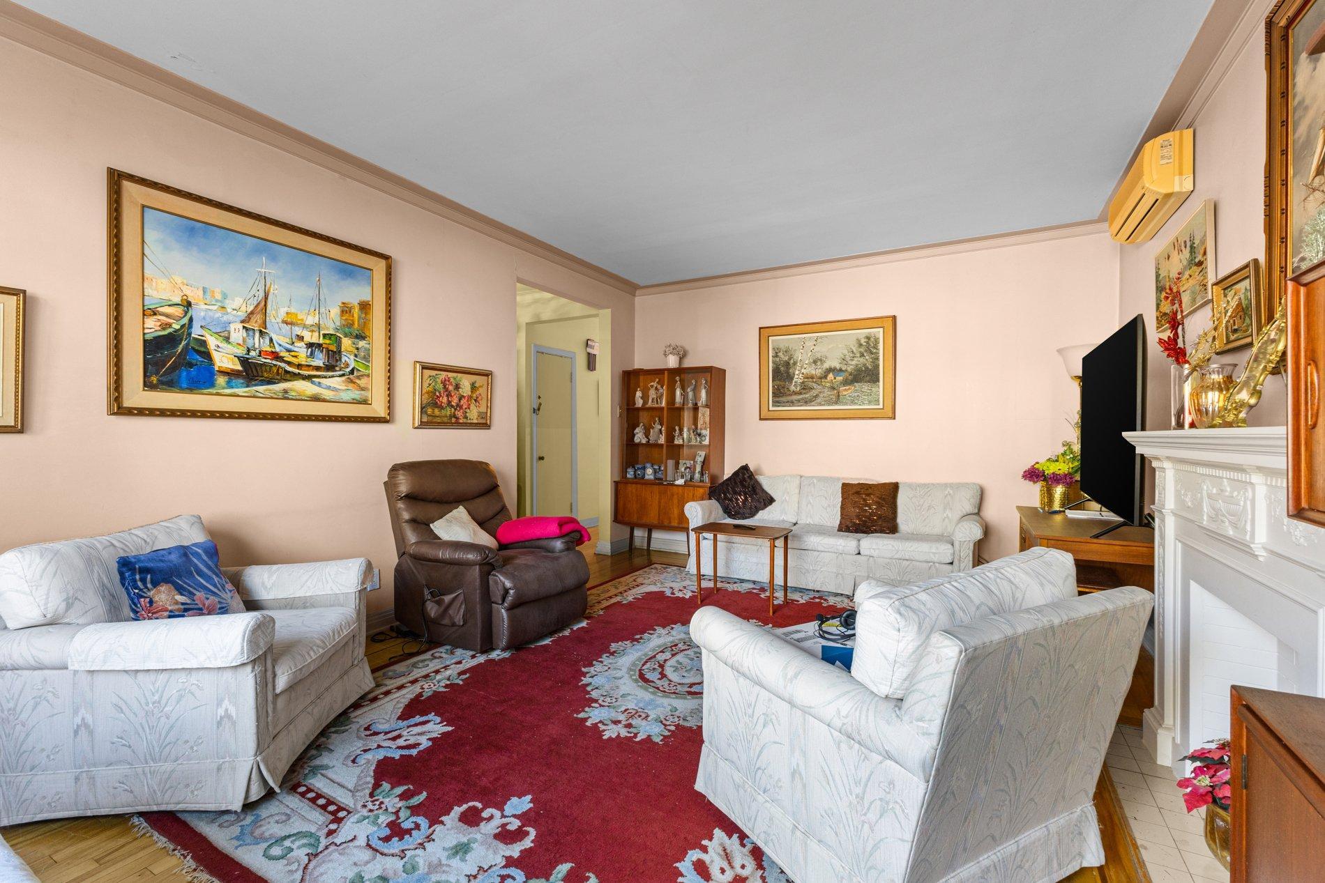 









4828

 - 4830


Av. Harvard

,
Montréal (Côte-des-Neiges/Notre-Dame-de-Grâce),




QC
H3X3N9

