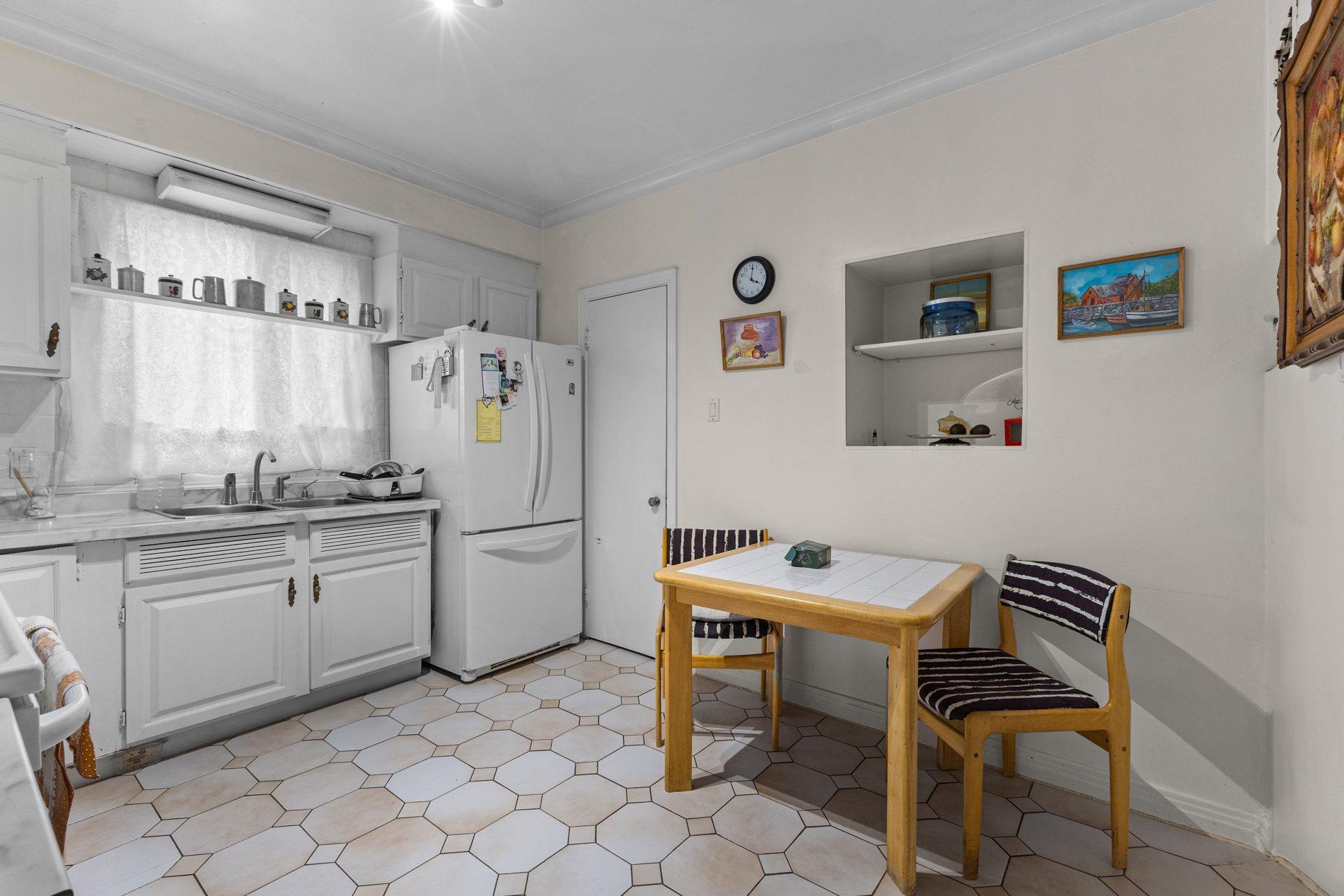 









4828

 - 4830


Av. Harvard

,
Montréal (Côte-des-Neiges/Notre-Dame-de-Grâce),




QC
H3X3N9

