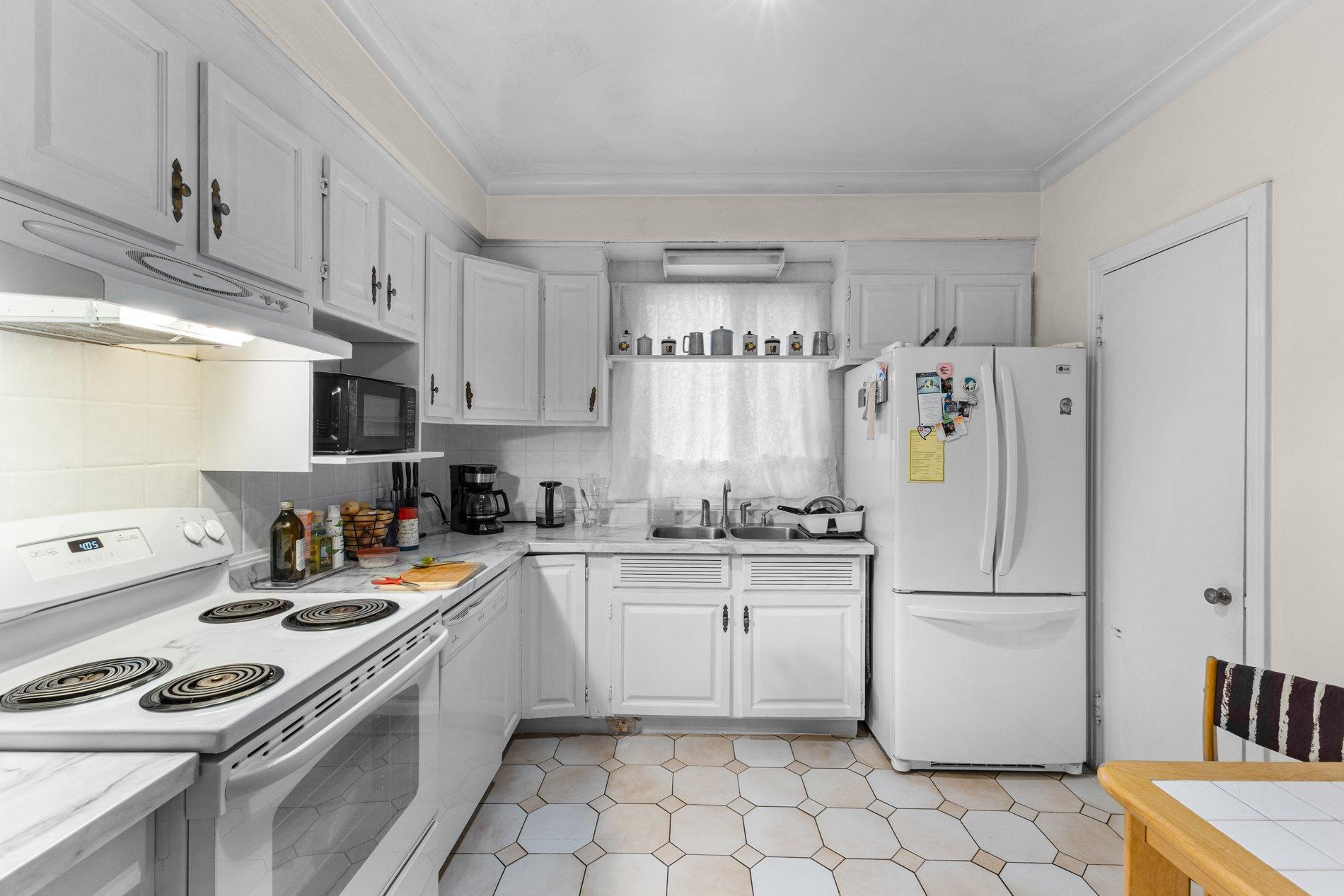 









4828

 - 4830


Av. Harvard

,
Montréal (Côte-des-Neiges/Notre-Dame-de-Grâce),




QC
H3X3N9

