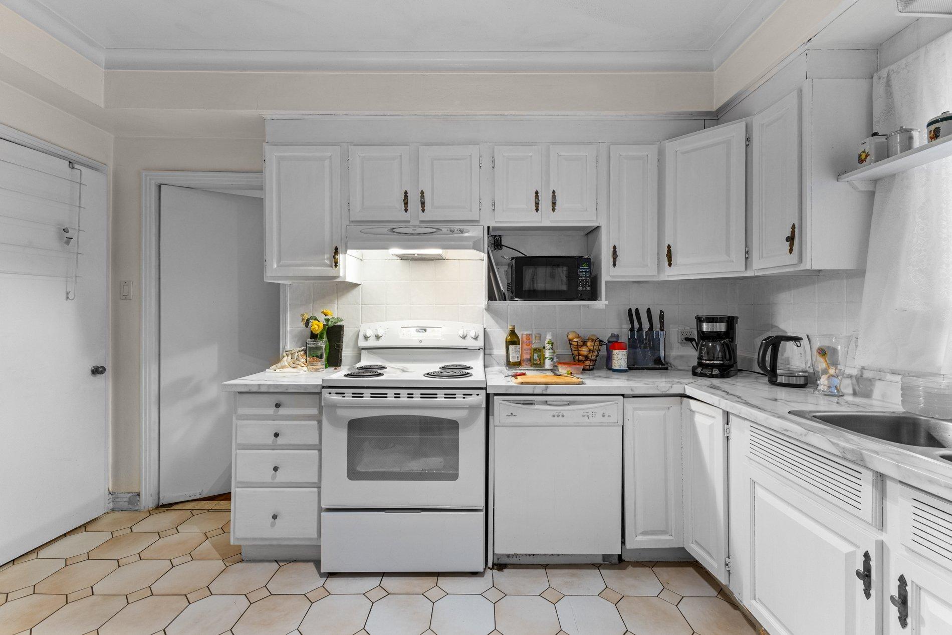 









4828

 - 4830


Av. Harvard

,
Montréal (Côte-des-Neiges/Notre-Dame-de-Grâce),




QC
H3X3N9

