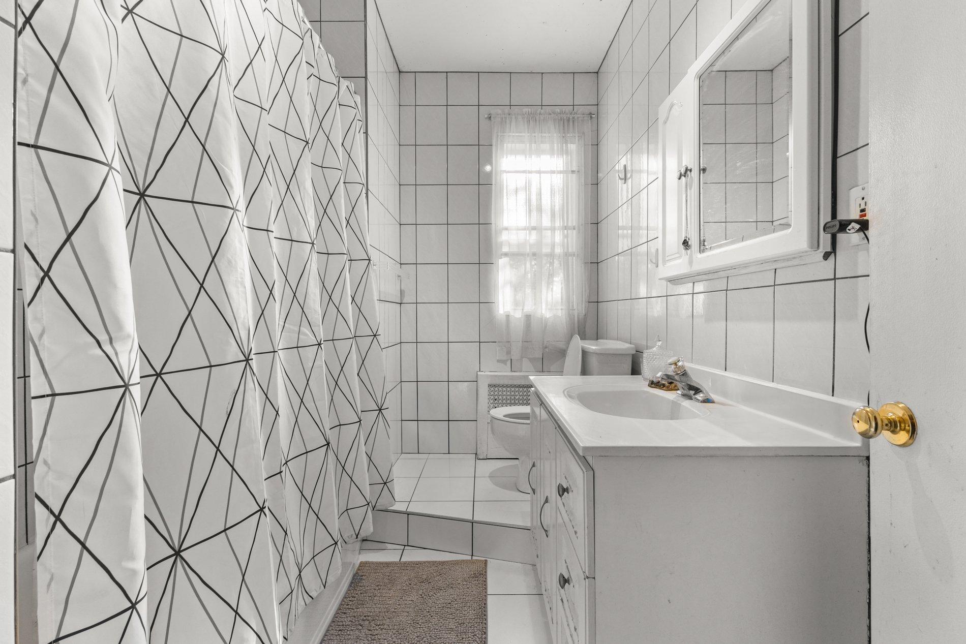 









4828

 - 4830


Av. Harvard

,
Montréal (Côte-des-Neiges/Notre-Dame-de-Grâce),




QC
H3X3N9

