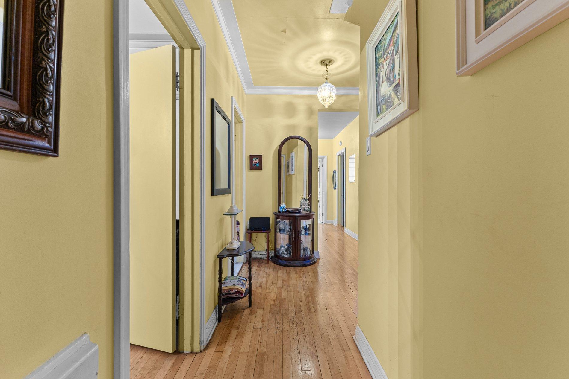 









4828

 - 4830


Av. Harvard

,
Montréal (Côte-des-Neiges/Notre-Dame-de-Grâce),




QC
H3X3N9

