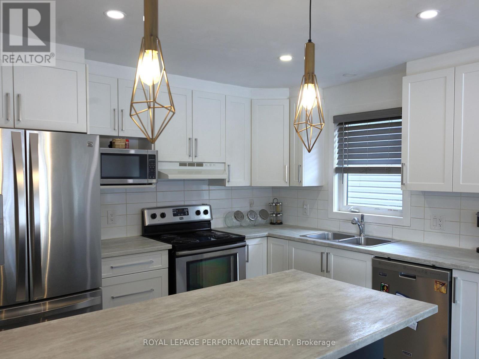 












609 ROBERT STREET

,
Clarence-Rockland,




Ontario
K4K1E8

