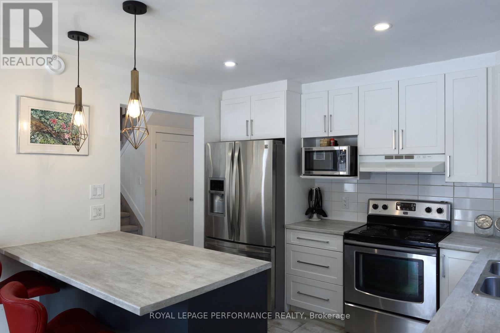 












609 ROBERT STREET

,
Clarence-Rockland,




Ontario
K4K1E8

