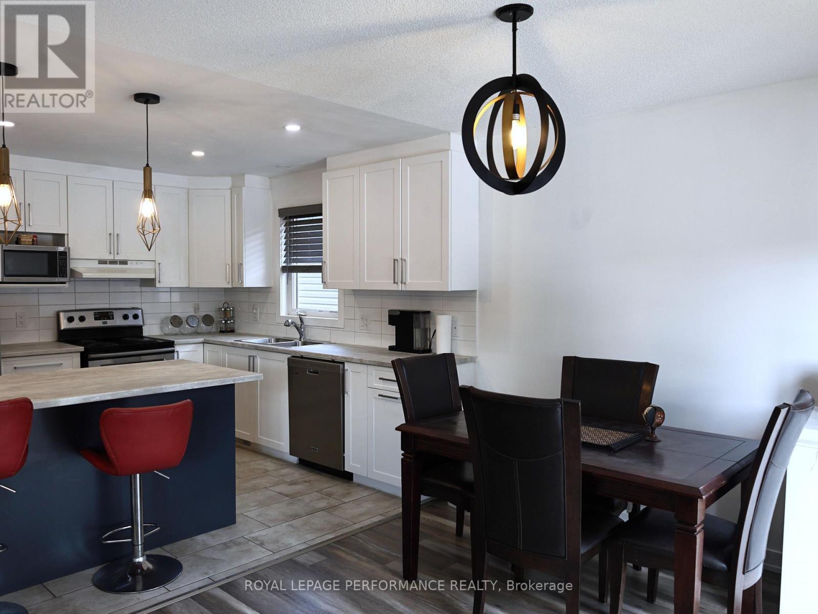 












609 ROBERT STREET

,
Clarence-Rockland,




Ontario
K4K1E8

