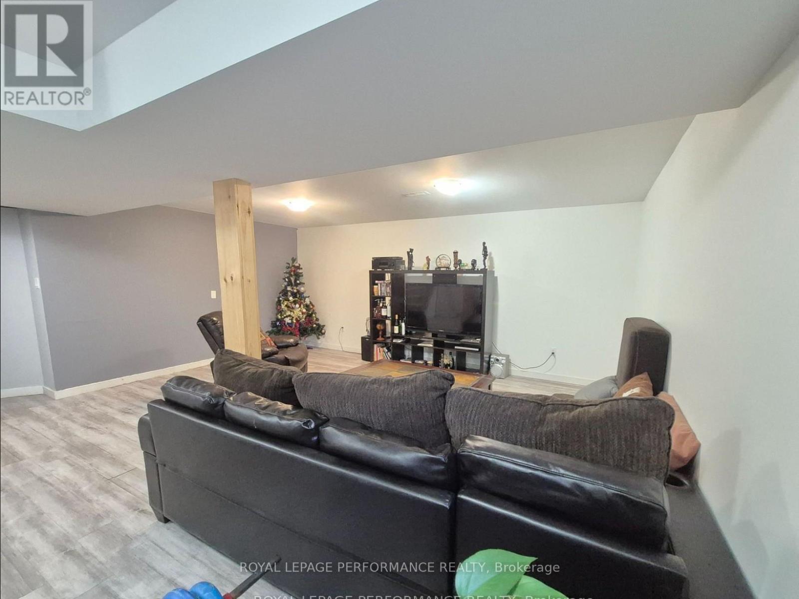 












609 ROBERT STREET

,
Clarence-Rockland,




Ontario
K4K1E8

