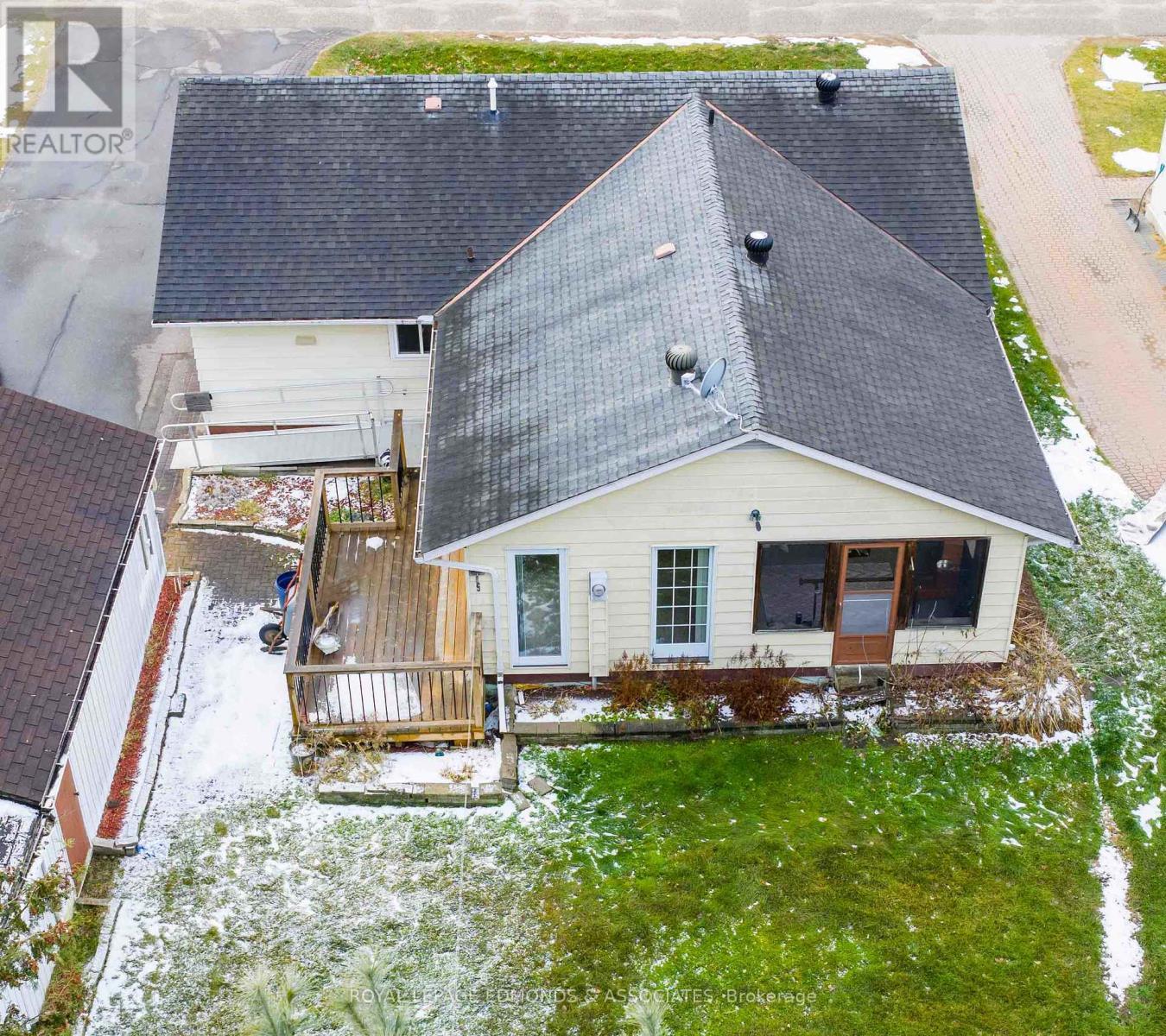 












57 BEACH AVENUE

,
Deep River,




Ontario
K0J1P0

