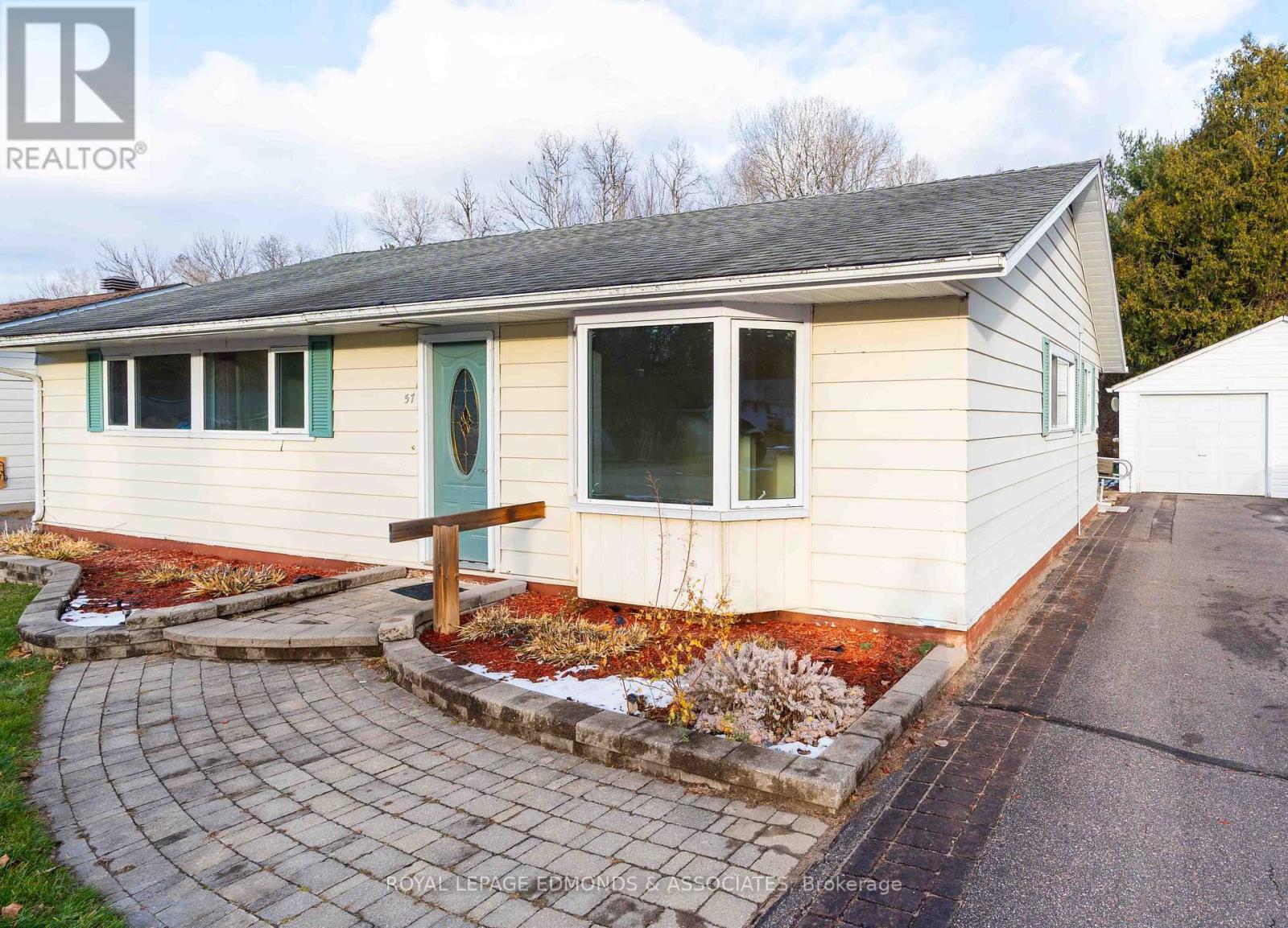 












57 BEACH AVENUE

,
Deep River,




Ontario
K0J1P0

