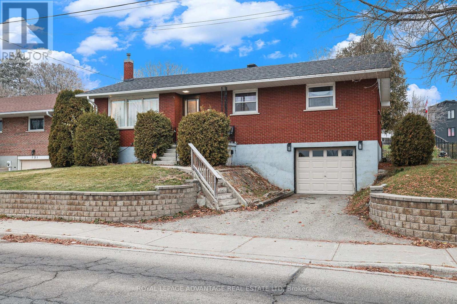 












123 QUEEN STREET

,
Smiths Falls,




Ontario
K7A3N7

