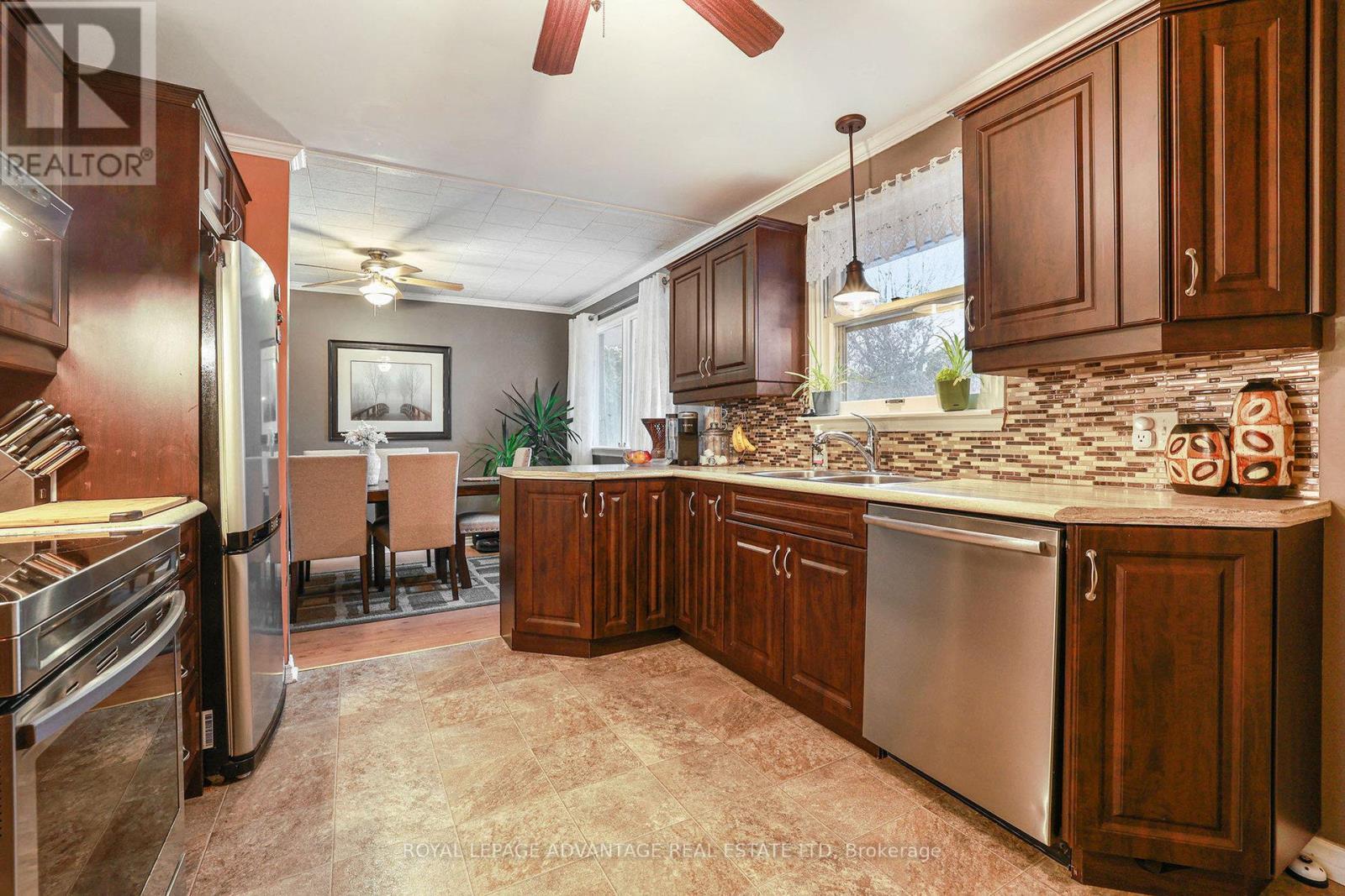 












123 QUEEN STREET

,
Smiths Falls,




Ontario
K7A3N7

