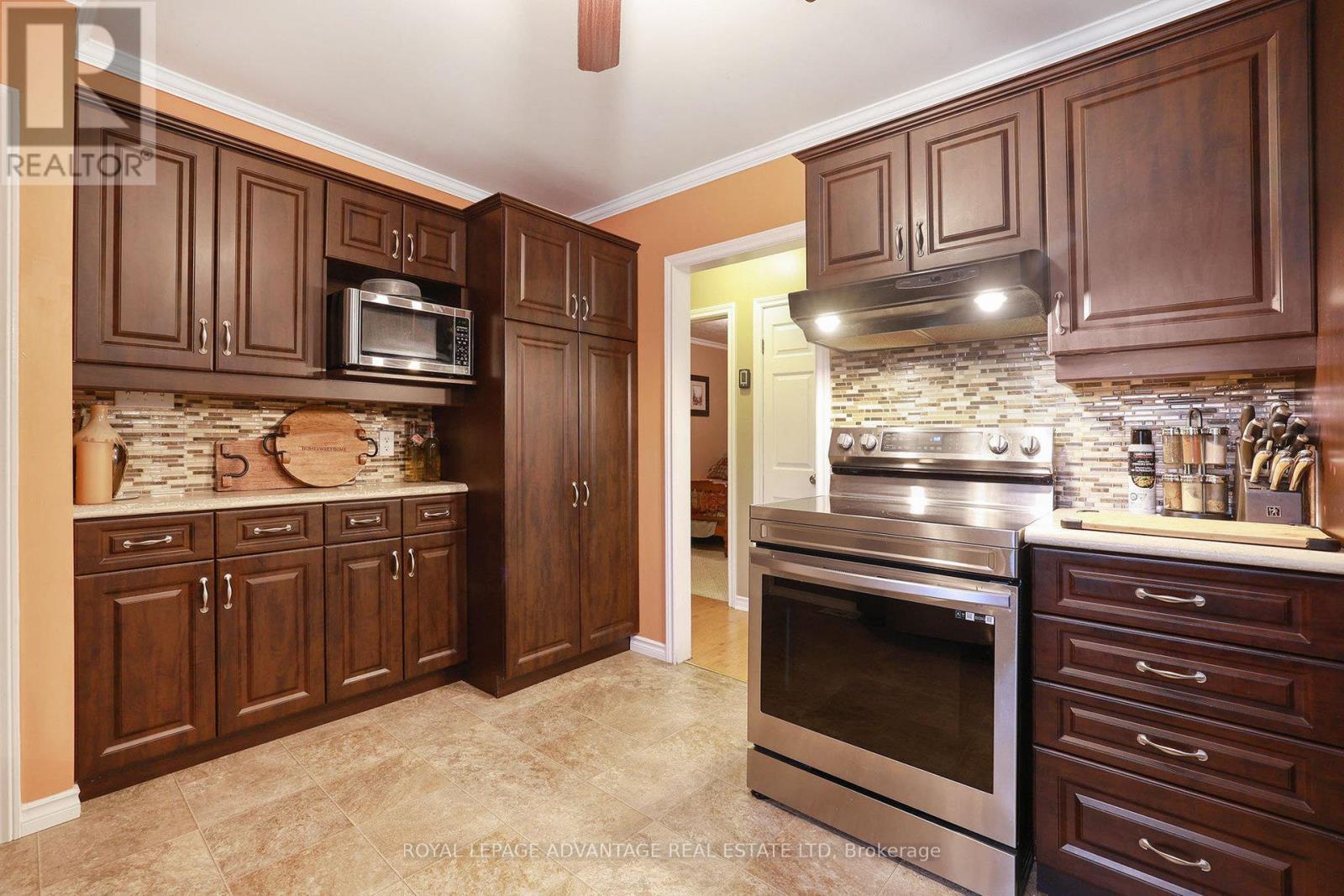 












123 QUEEN STREET

,
Smiths Falls,




Ontario
K7A3N7

