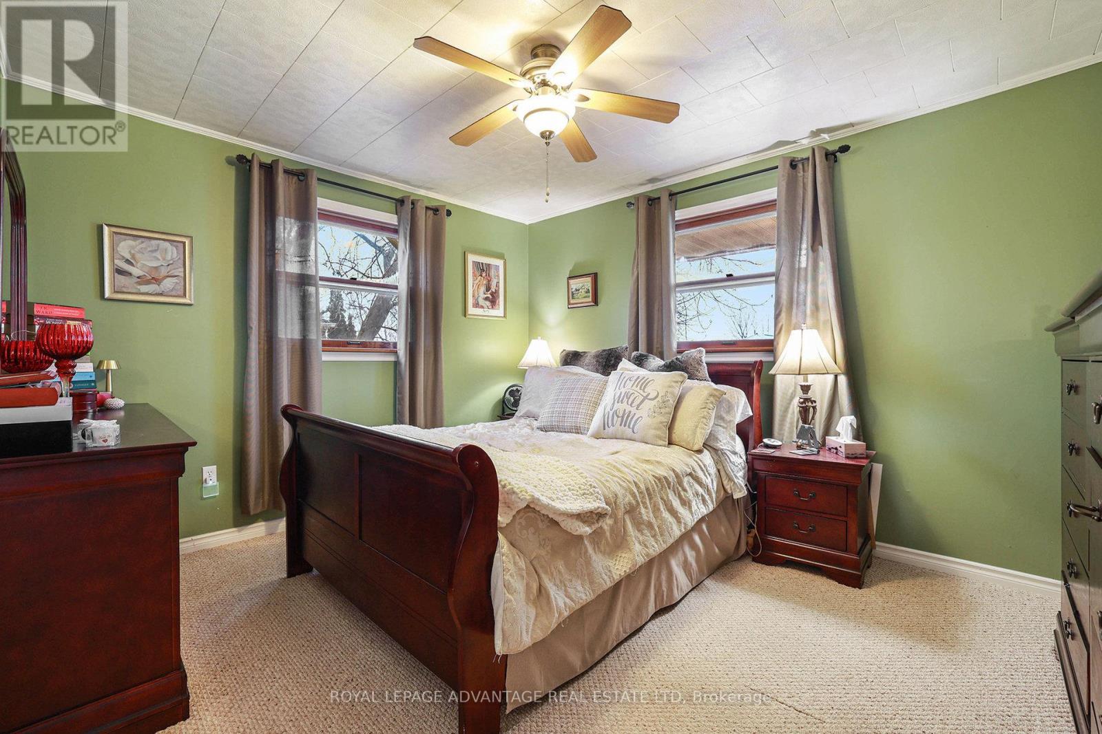 












123 QUEEN STREET

,
Smiths Falls,




Ontario
K7A3N7

