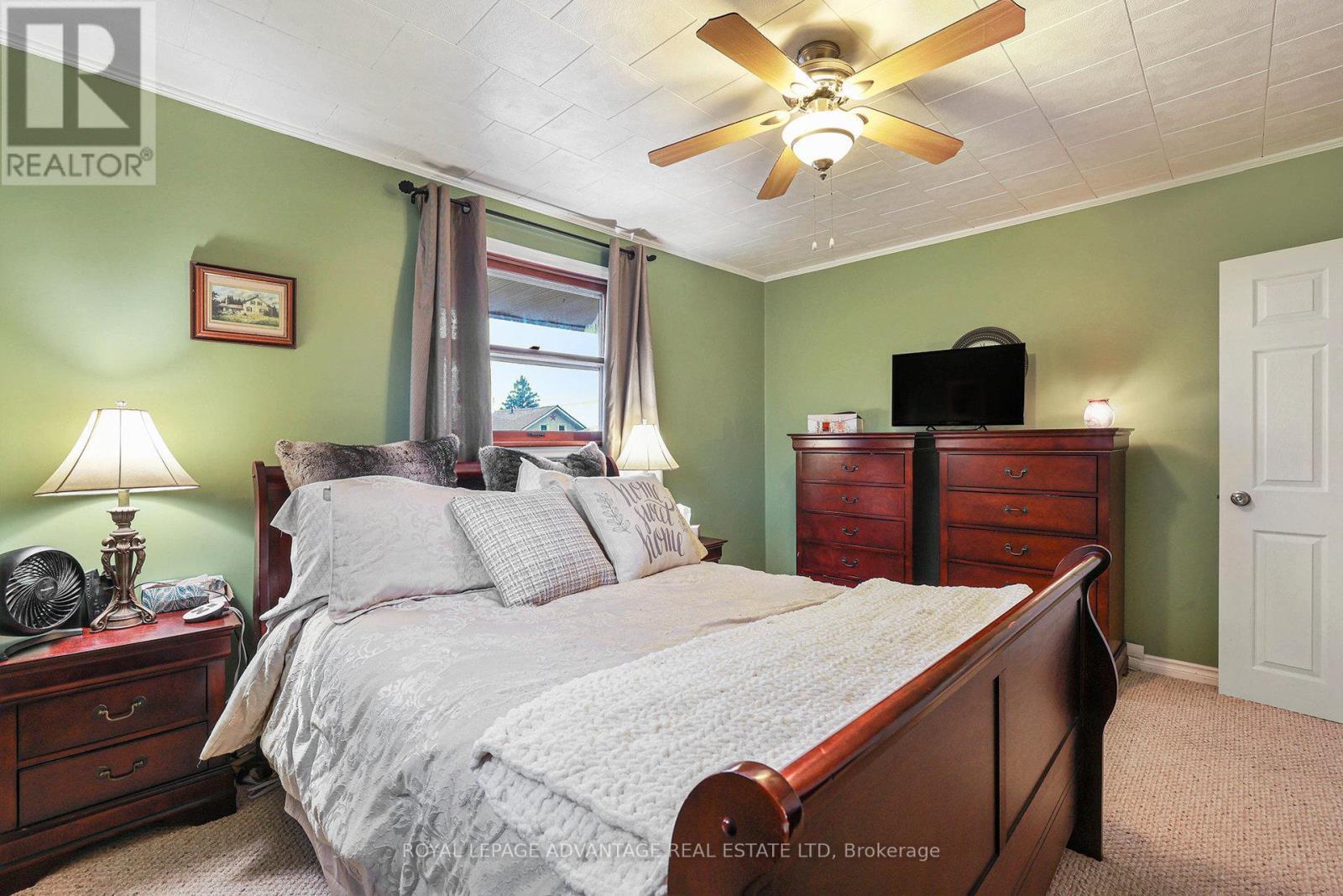 












123 QUEEN STREET

,
Smiths Falls,




Ontario
K7A3N7

