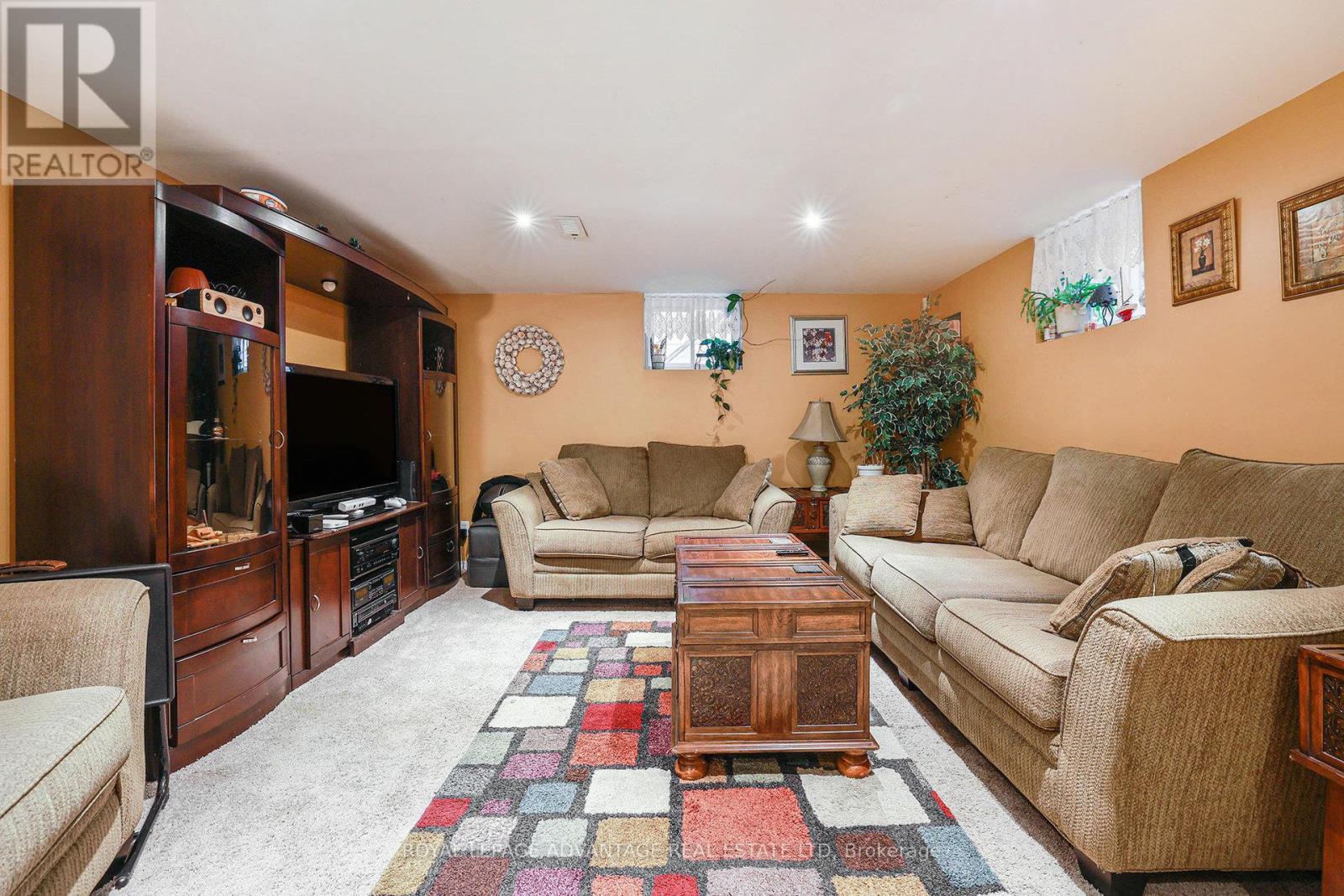 












123 QUEEN STREET

,
Smiths Falls,




Ontario
K7A3N7

