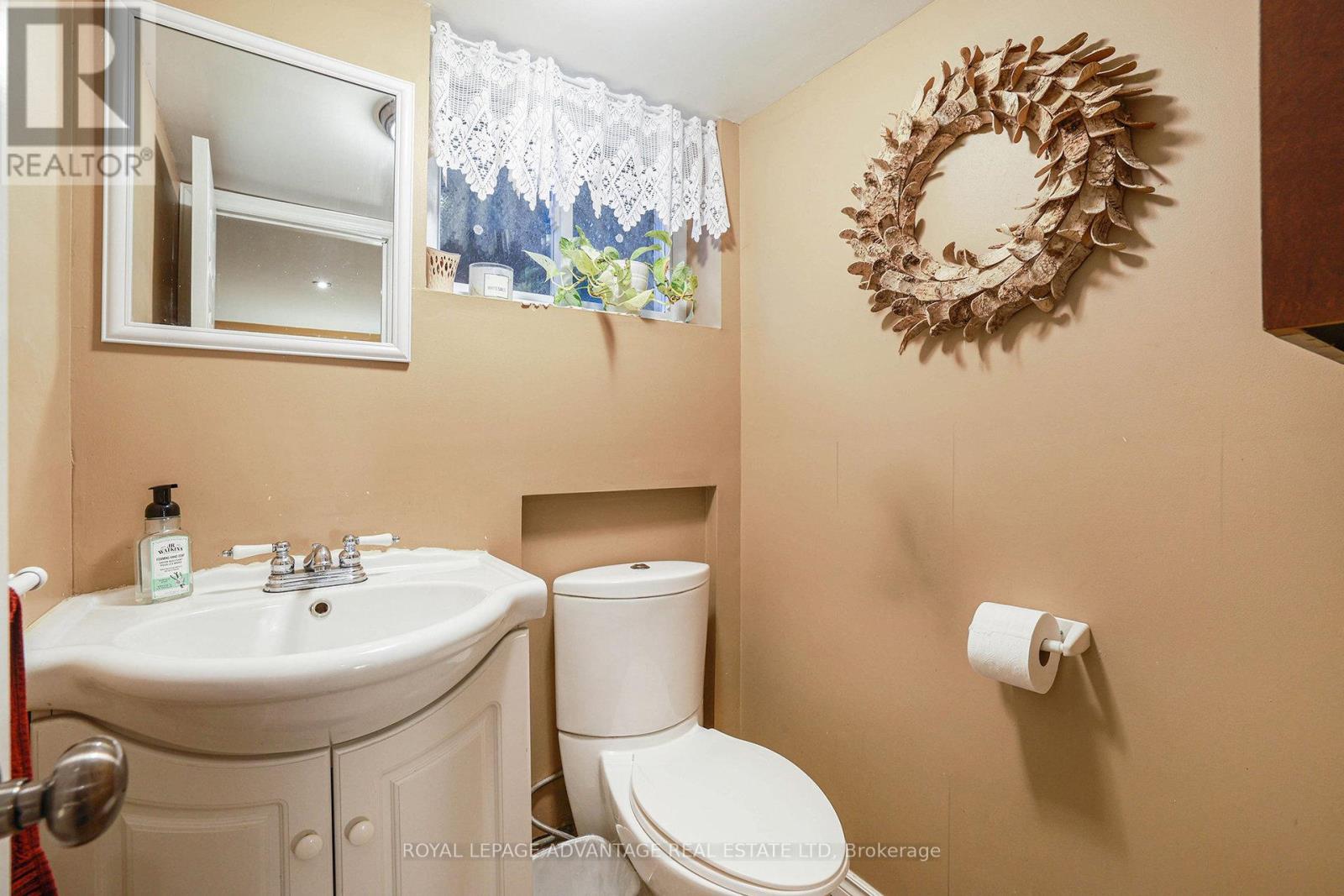 












123 QUEEN STREET

,
Smiths Falls,




Ontario
K7A3N7

