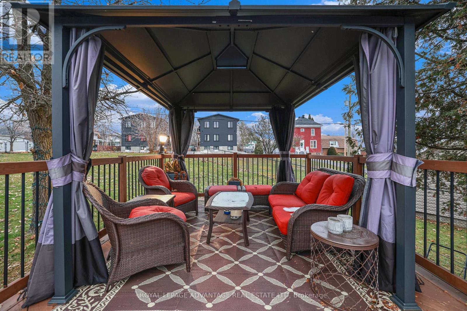 












123 QUEEN STREET

,
Smiths Falls,




Ontario
K7A3N7

