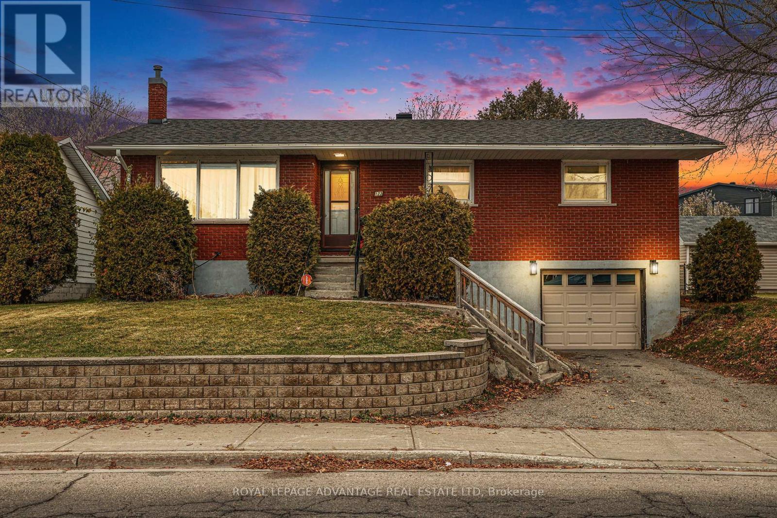 












123 QUEEN STREET

,
Smiths Falls,




Ontario
K7A3N7

