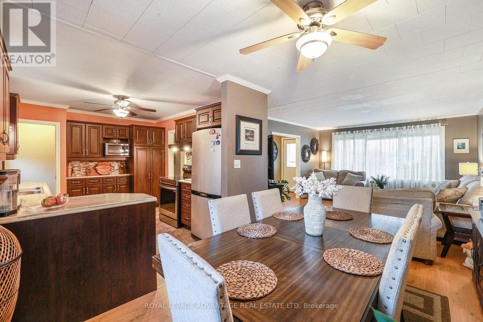 












123 QUEEN STREET

,
Smiths Falls,




Ontario
K7A3N7

