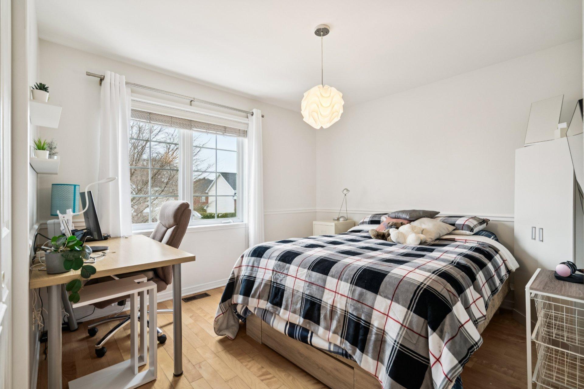 









35


Rue de Ségovie

,
Candiac,




QC
J5R6Y2

