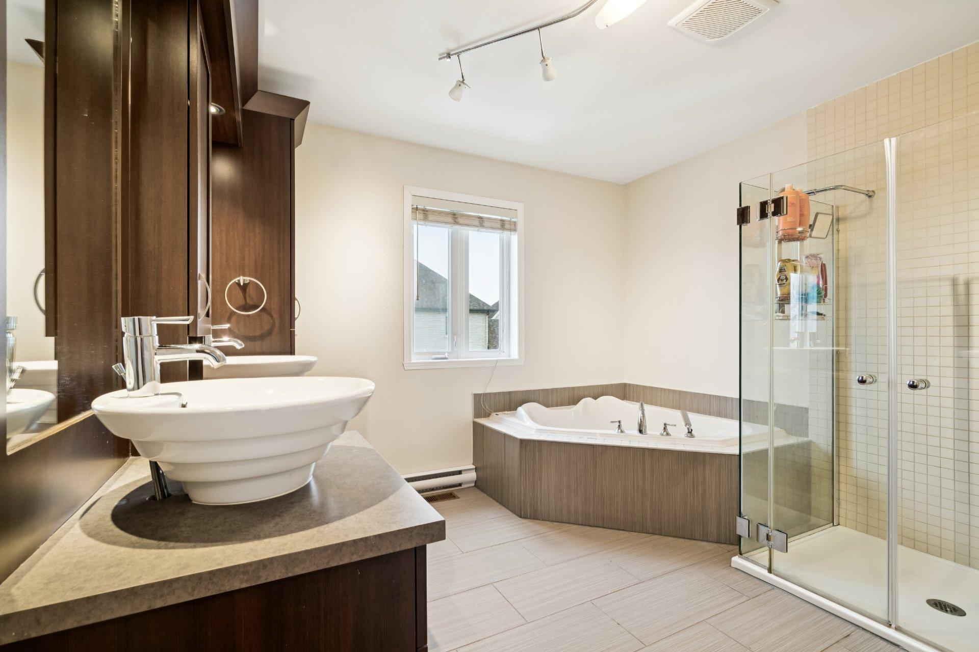 









35


Rue de Ségovie

,
Candiac,




QC
J5R6Y2

