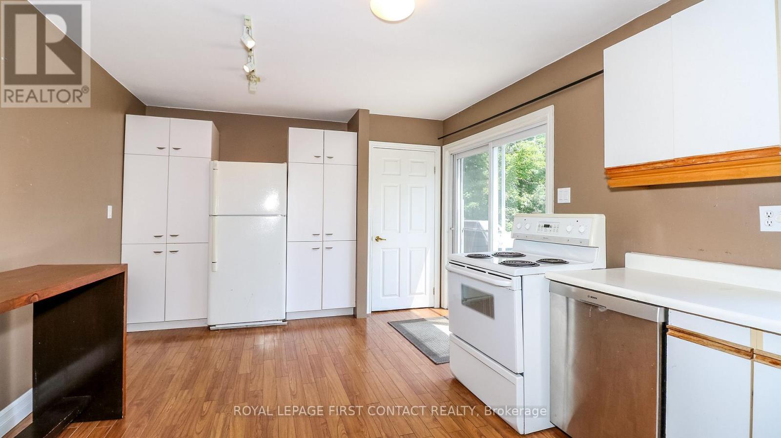 












953 RIDGE ROAD W

,
Oro-Medonte,




Ontario
L0L2E0

