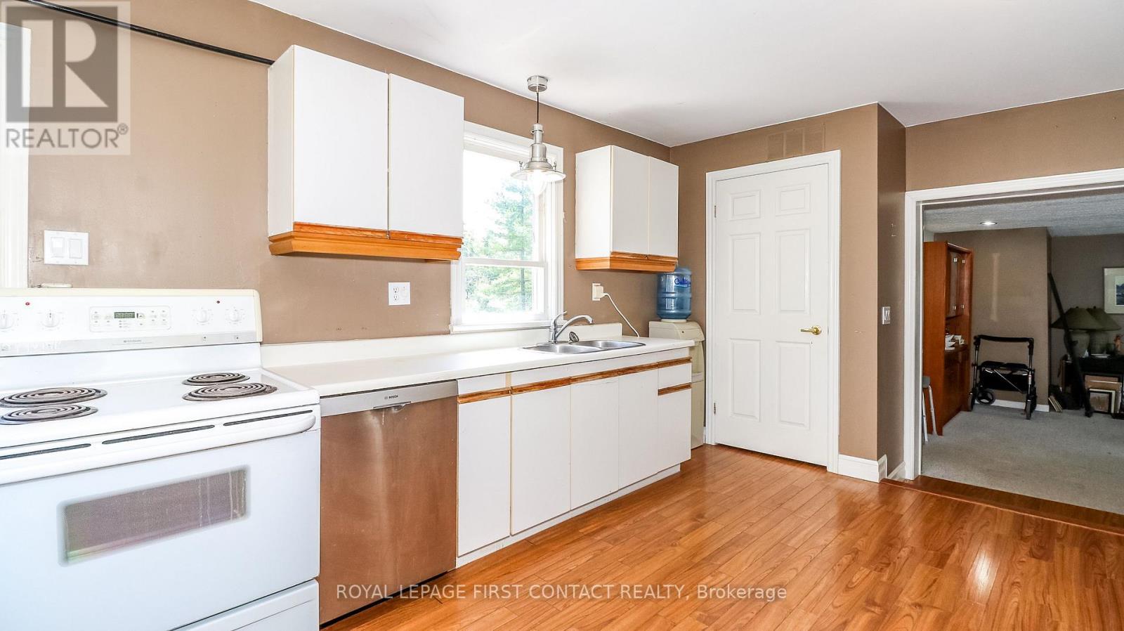 












953 RIDGE ROAD W

,
Oro-Medonte,




Ontario
L0L2E0

