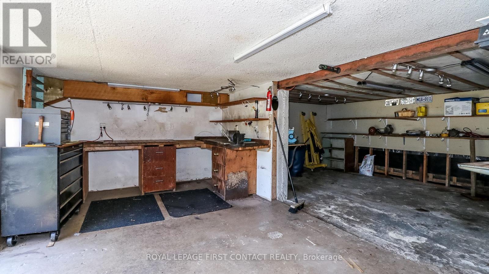 












953 RIDGE ROAD W

,
Oro-Medonte,




Ontario
L0L2E0

