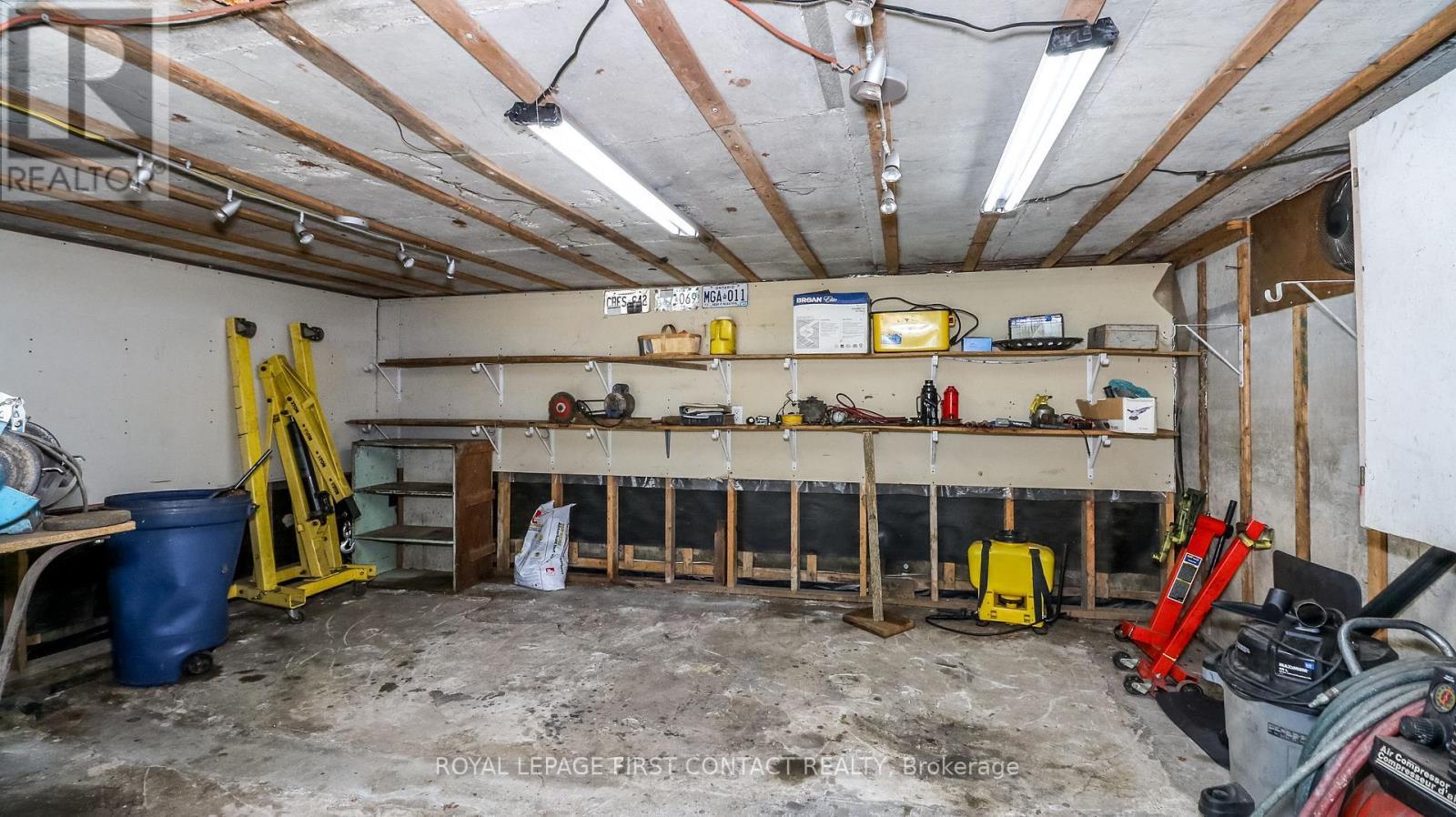 












953 RIDGE ROAD W

,
Oro-Medonte,




Ontario
L0L2E0

