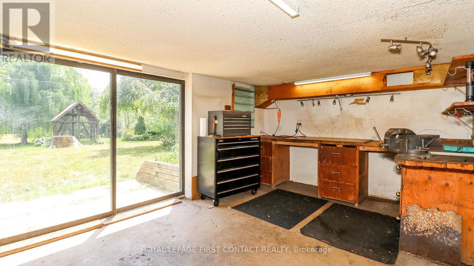 












953 RIDGE ROAD W

,
Oro-Medonte,




Ontario
L0L2E0

