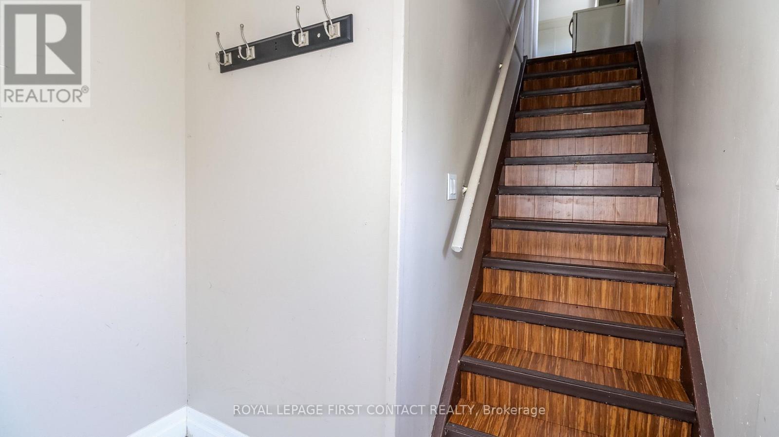 












953 RIDGE ROAD W

,
Oro-Medonte,




Ontario
L0L2E0

