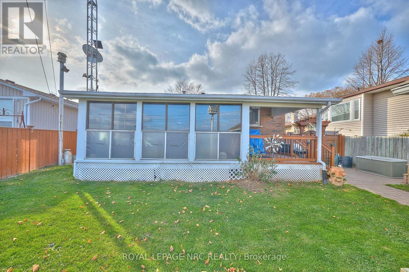 












624 BUNTING ROAD

,
St. Catharines (Bunting/Linwell),




Ontario
L2M2Z8

