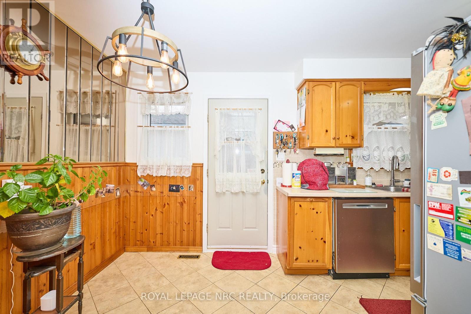 












624 BUNTING ROAD

,
St. Catharines (Bunting/Linwell),




Ontario
L2M2Z8

