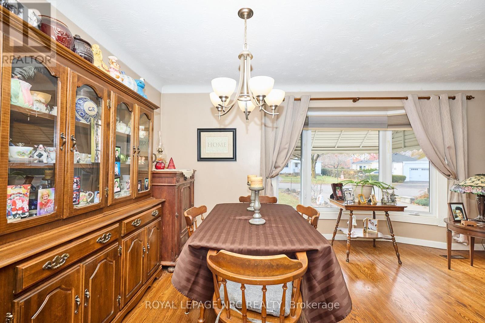 












624 BUNTING ROAD

,
St. Catharines (Bunting/Linwell),




Ontario
L2M2Z8

